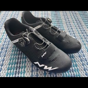 Size 8 Northwave Core Plus Wide cycling shoes